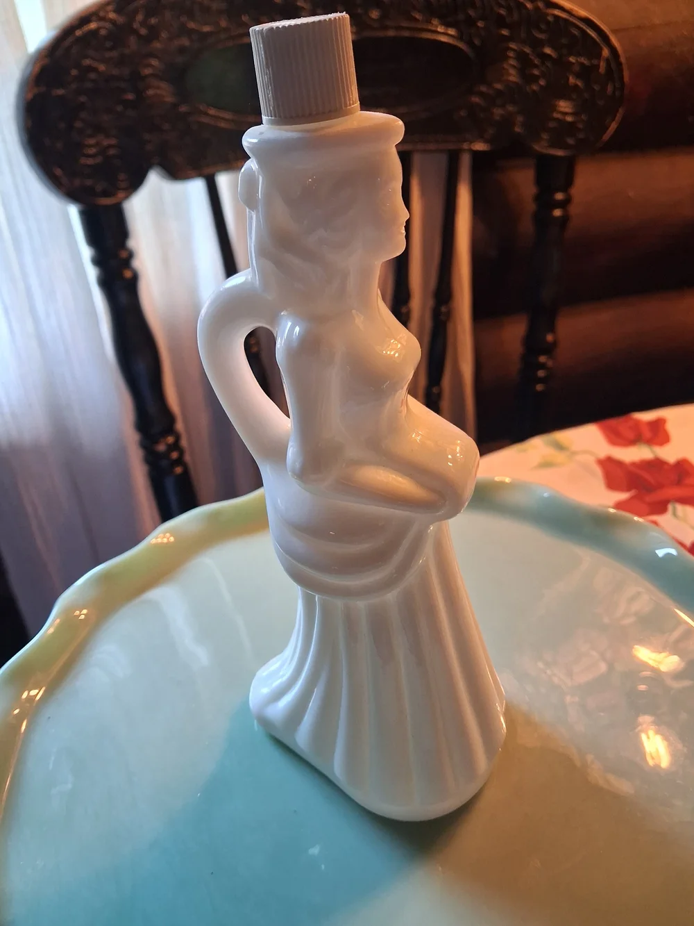 Avon White Milk-Glass Figurine Lotion Dispenser